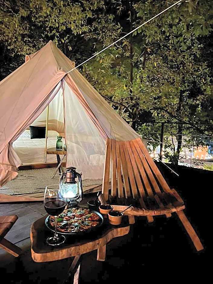 Hotel Oxú Solo adultos