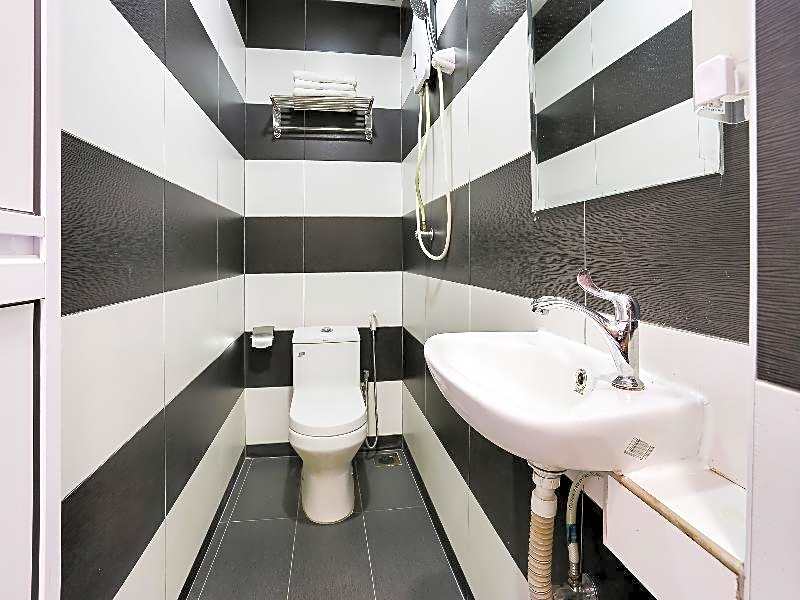 Super OYO 89495 Rich Hotel