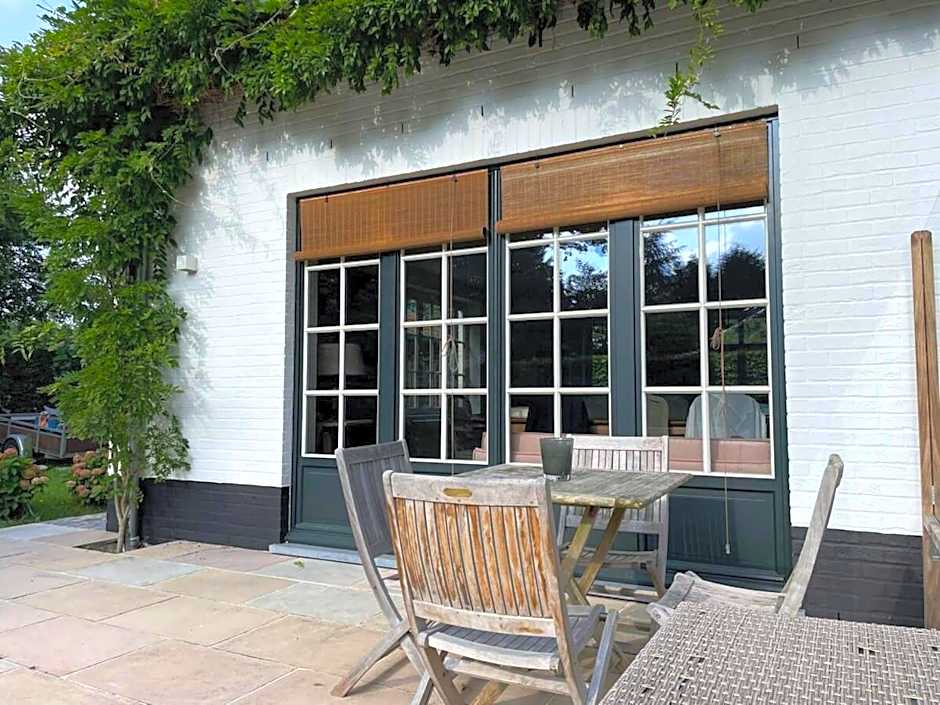 Huswell - Two guest-rooms in stylish villa - free bikes