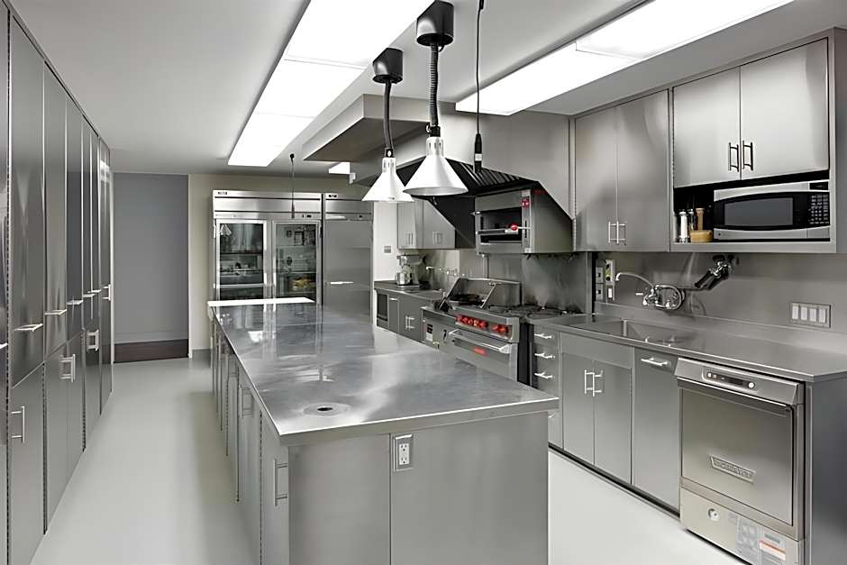 White Diamond Airport Hotel 