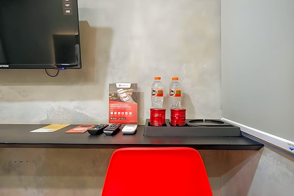 RedDoorz Plus near Kawasan Sam Poo Kong Semarang