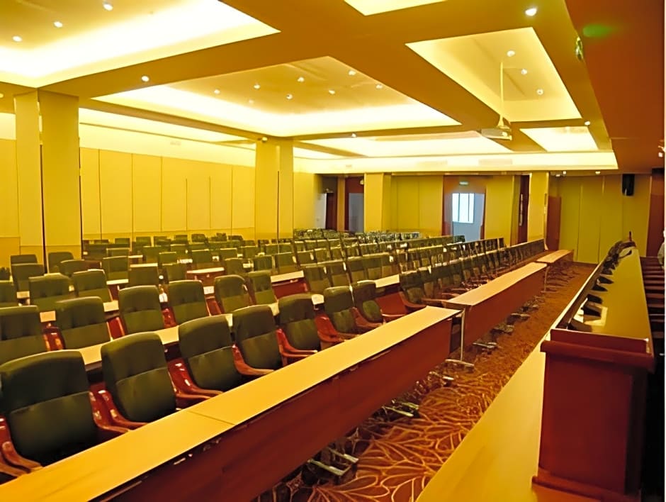 Yichang Guobin Bandao Hotel