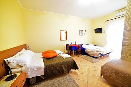 Standard Triple Room with Sea View