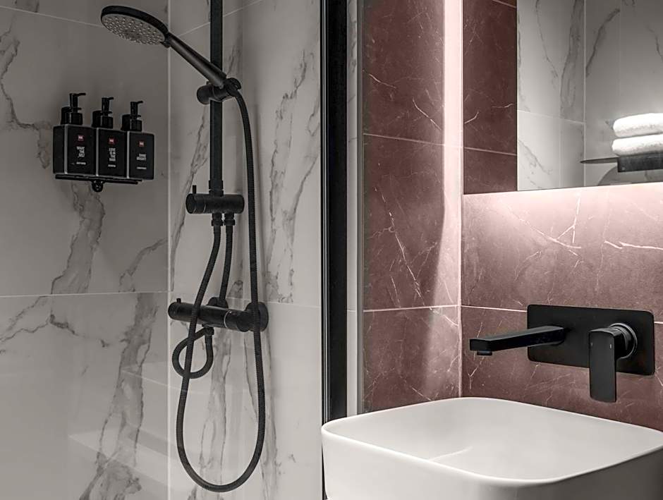 Radisson Red London Gatwick Airport