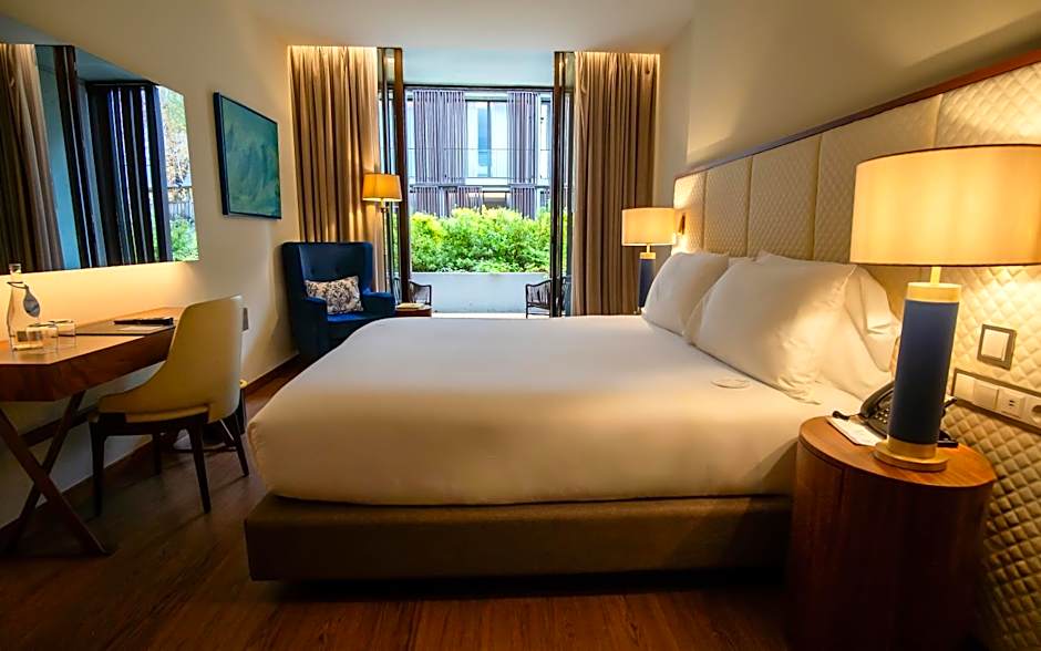Curio Collection by Hilton Boeira Garden Hotel Porto, Portug