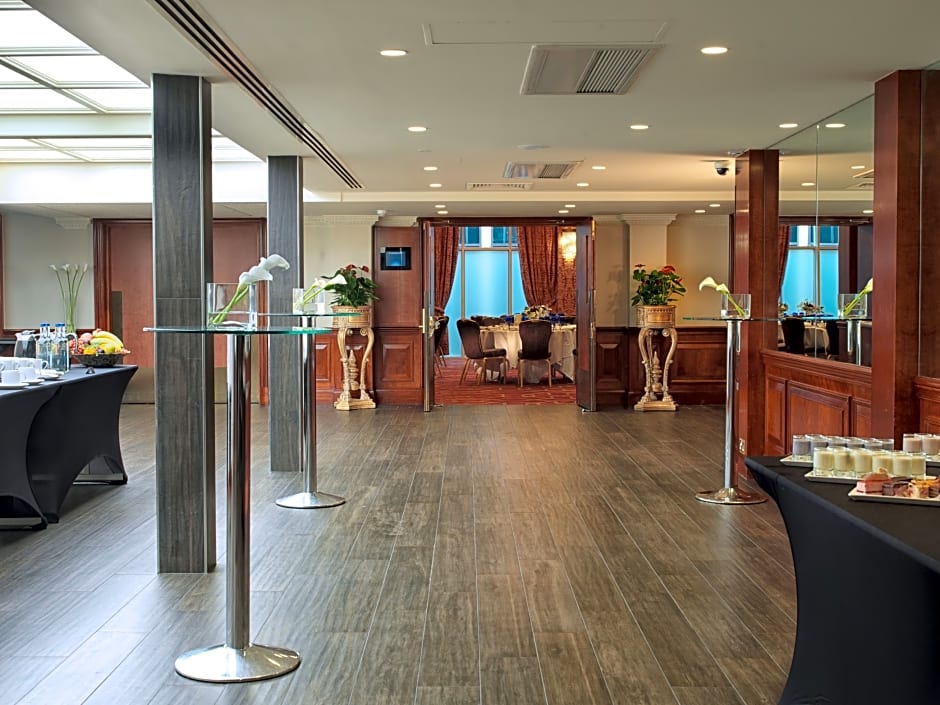 Radisson Blu Edwardian Heathrow, Heathrow Airport