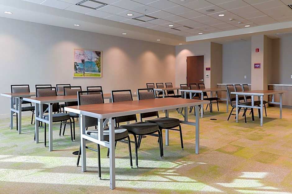 Home2 Suites by Hilton Alcoa Knoxville Airport