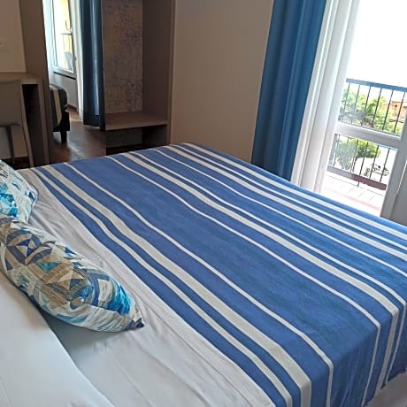 Double or Twin Room with Sea View