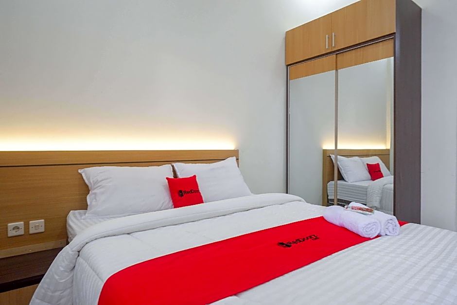 RedDoorz near Terminal Tirtonadi 2