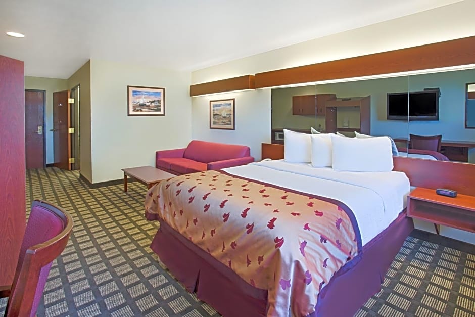 Microtel Inn & Suites by Wyndham Holland
