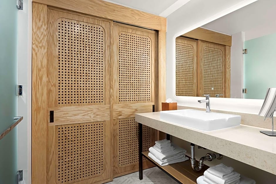 The Hiatus Clearwater Beach, Curio Collection by Hilton