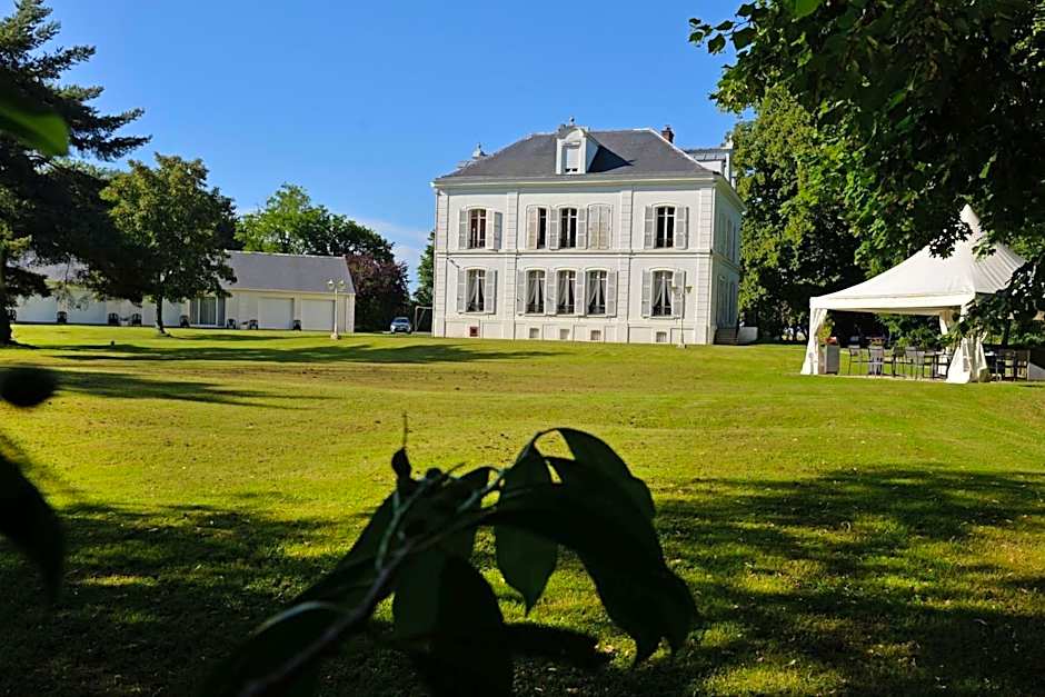 Logis Hostellerie Le Chatel Nangis