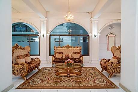 RedDoorz Plus at Hotel Surya Solo