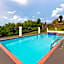 Days Inn & Suites by Wyndham Vicksburg