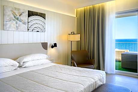 Junior Studio Suite (includes 1 free Spa access per person per stay) (1 Double Bed)