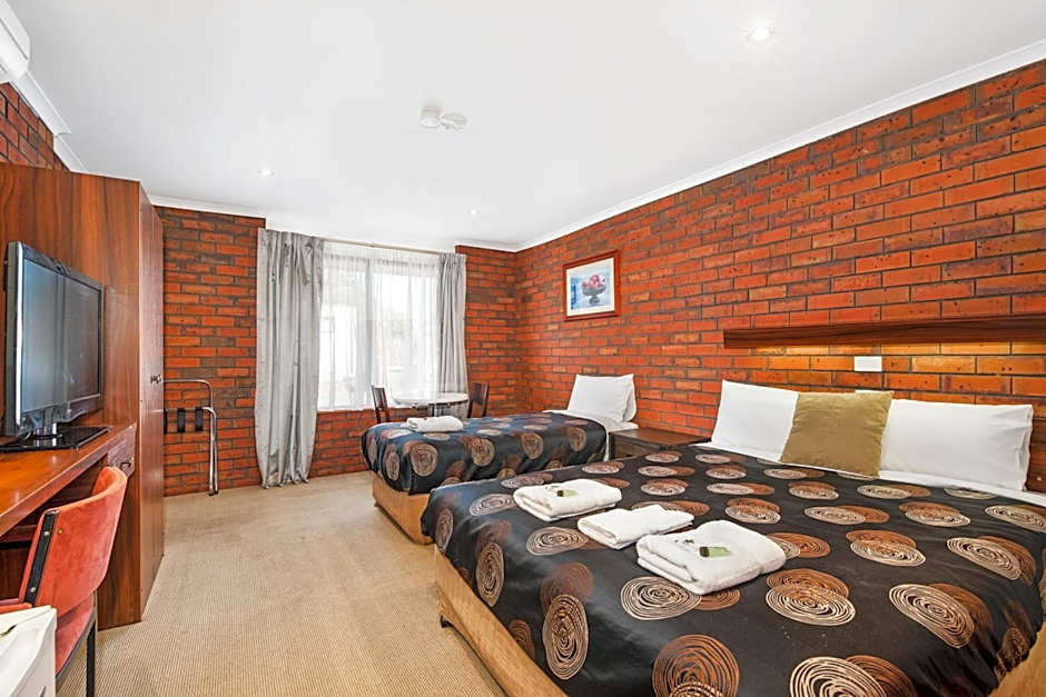 Golden Country Motel and Caravan Park