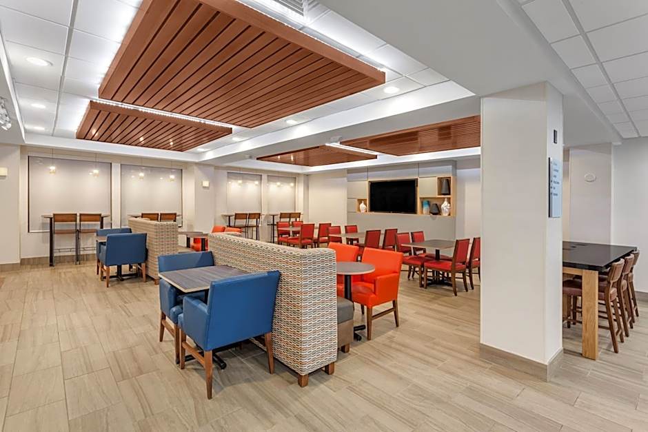 Holiday Inn Express Hotel & Suites Providence-Woonsocket By IHG