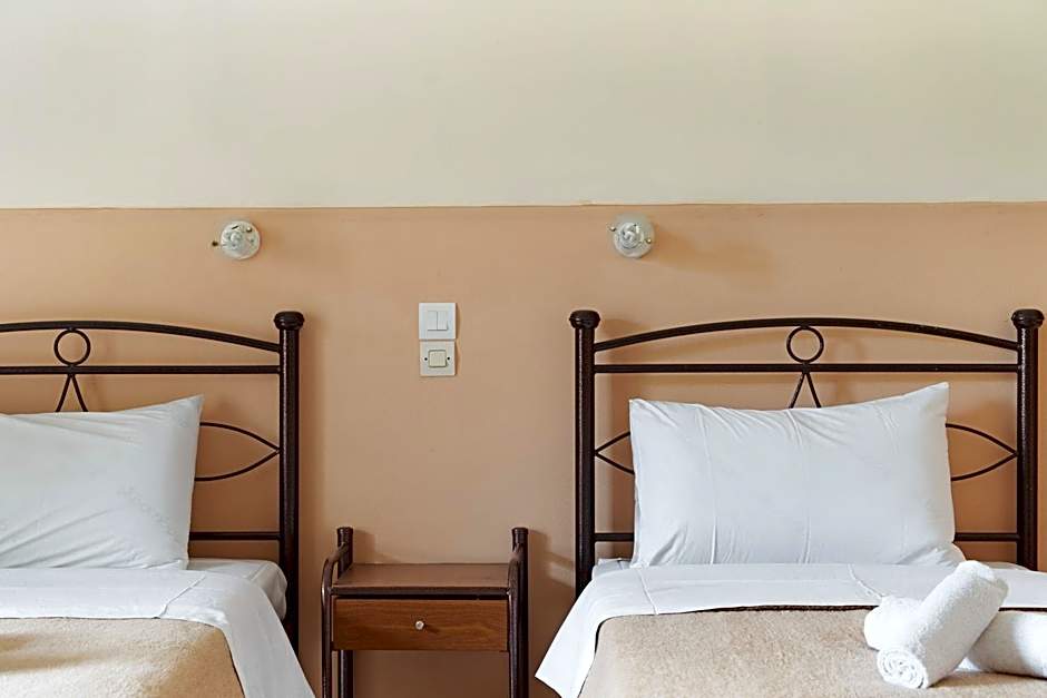 Sandy Maria studio 103