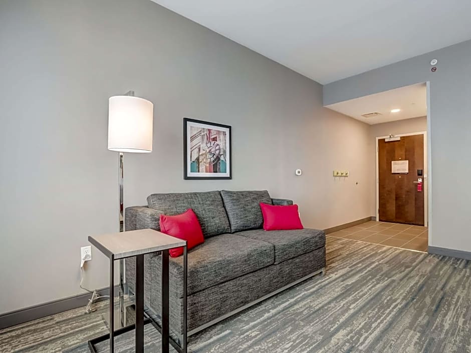 Hampton Inn & Suites Cincinnati Midtown Rookwood