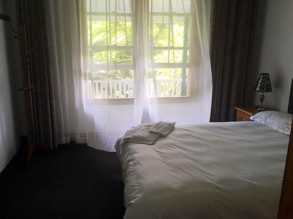 Te Puia Hot Springs Hotel