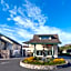 Emerald Dolphin Inn & Mini Golf