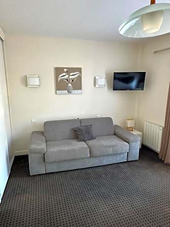 Family Room (2 Adults + 1 Child)