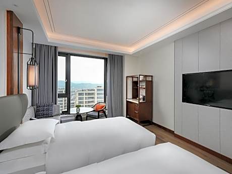 City View Twin Room (Market bus + Afternoon tea + Mini bar)