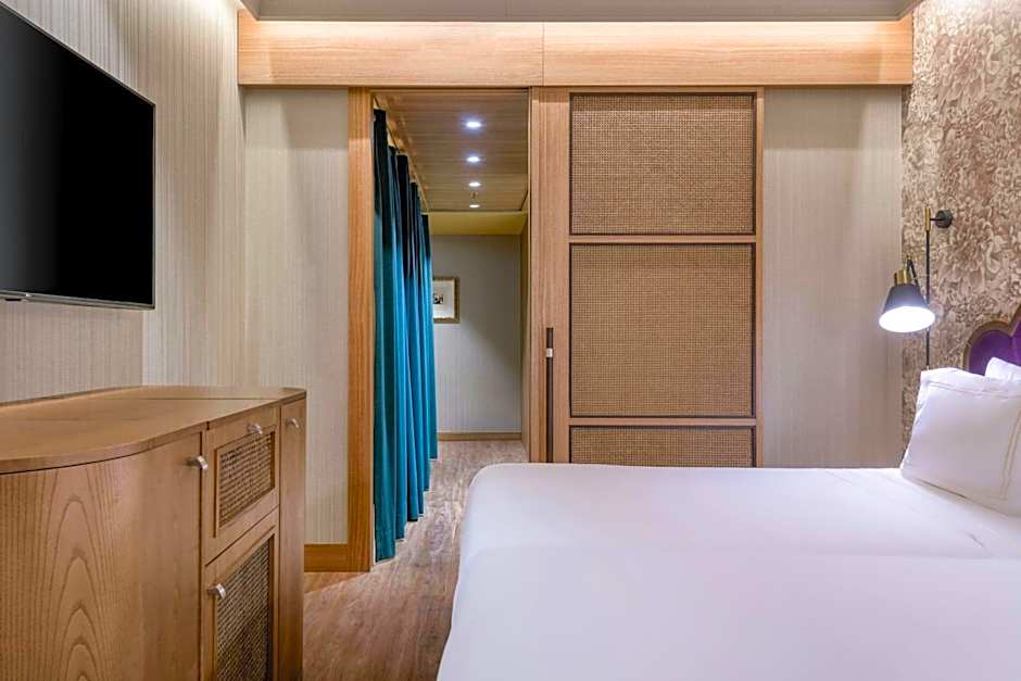 Querencia de Sevilla, Autograph Collection