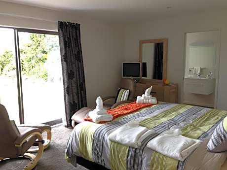 King Room with Spa Pool and Sea View