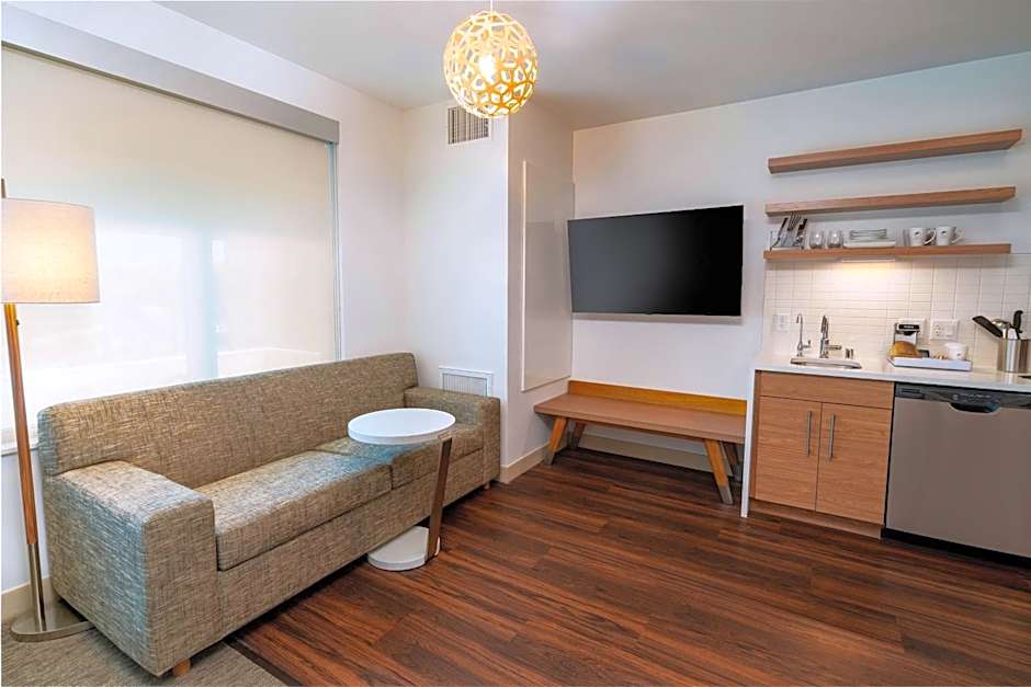 Element Sacramento Airport