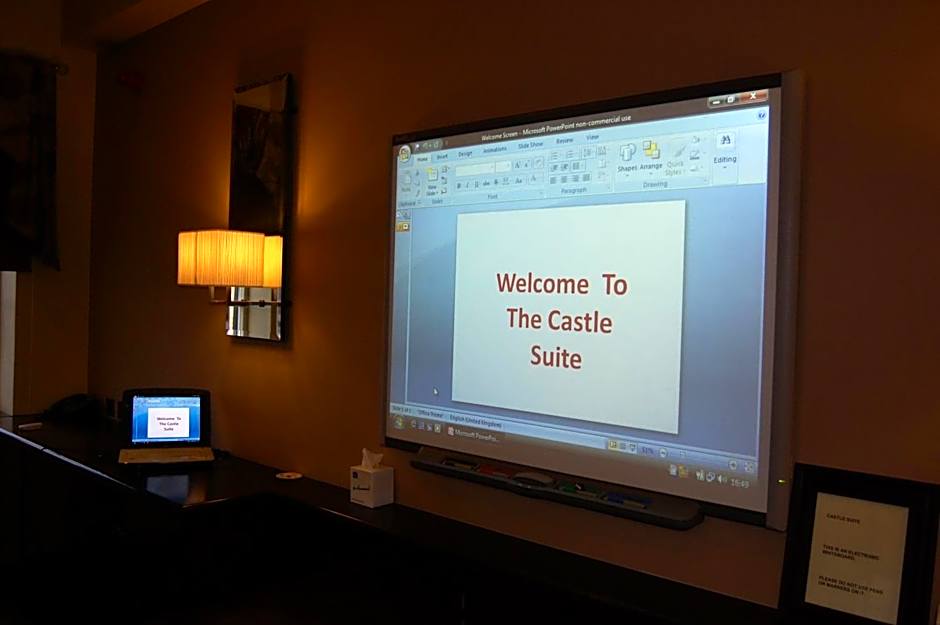 Best Western Plus Pastures Hotel