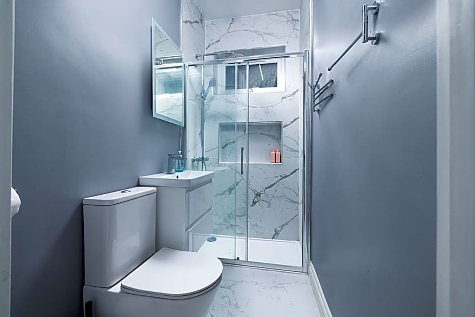 London Studios and Suites