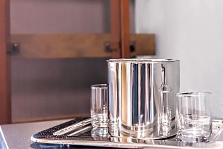 1 King Bed Premium Corner Room