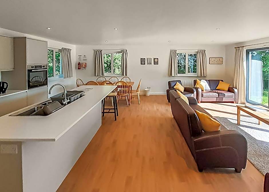 Eastcott Lodges