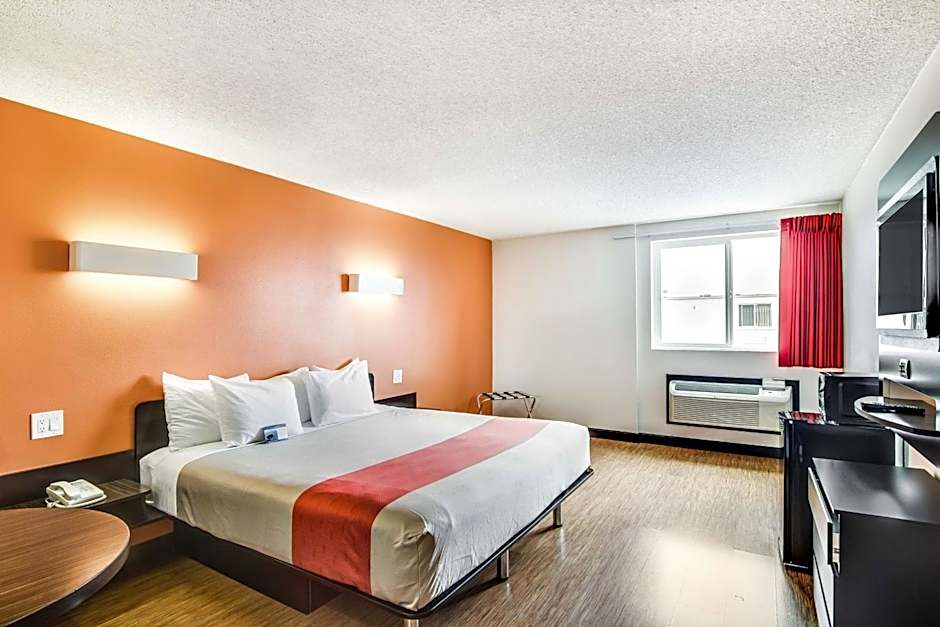 Motel 6 Carson