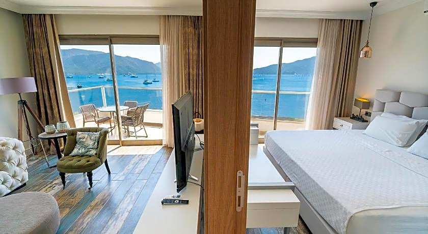 Aurasia Beach Hotel