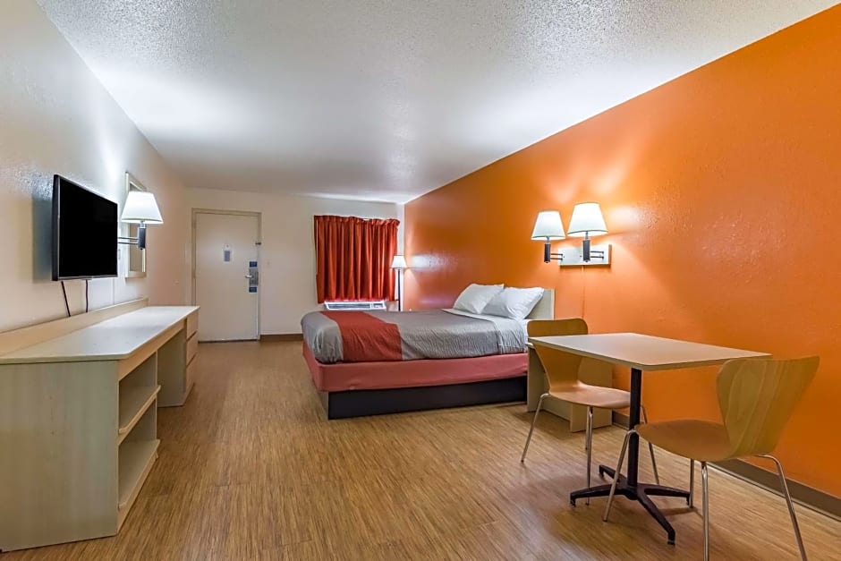 Motel 6-Raleigh, NC - Cary