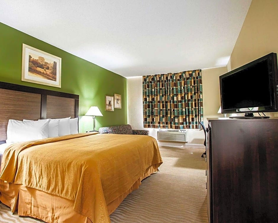 Quality Inn & Suites Champaign North - Urbana