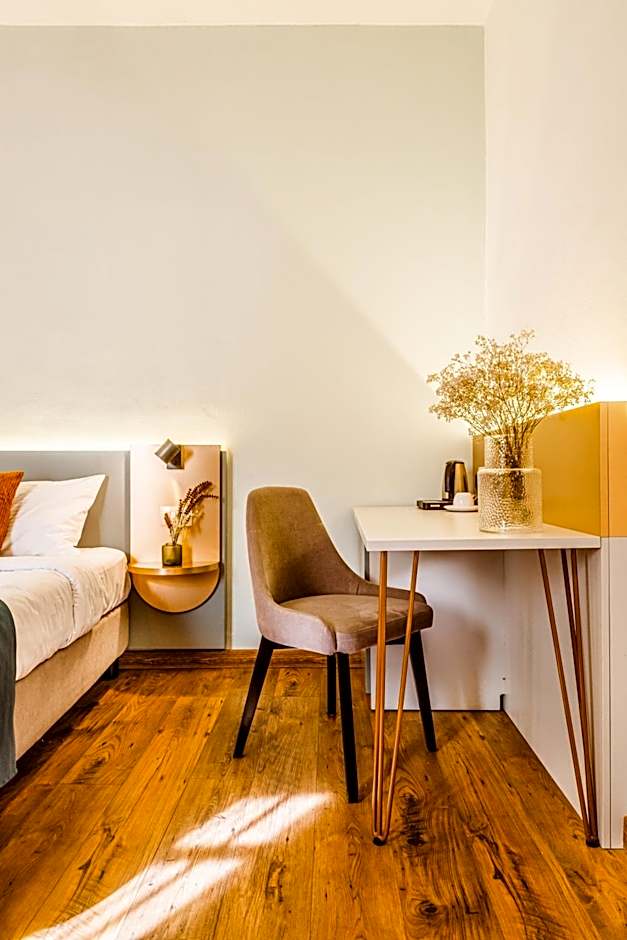 CASA CHITIC - HOTEL & RESTAURANT- Str Nicolae Balcescu 13