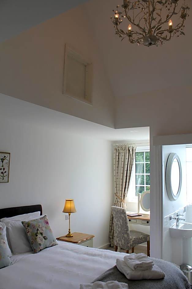 Three Horseshoes Country Inn