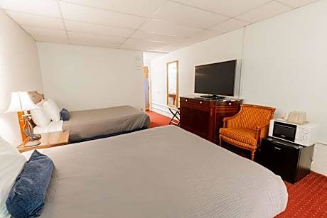 Queen Room with Two Queen Beds