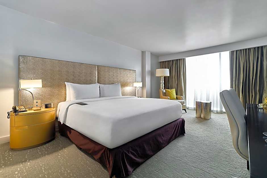 Renaissance Panama City Hotel