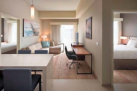 2 Bedroom Suite, Bedroom 1: 1 King, Bedroom 2: 1 Queen, Sofa bed