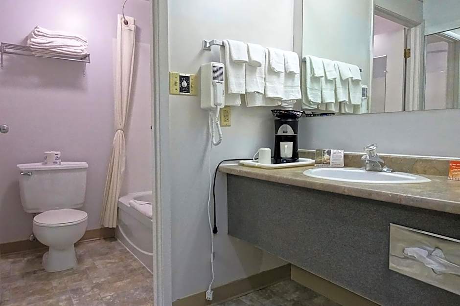 Howard Johnson by Wyndham Tillsonburg