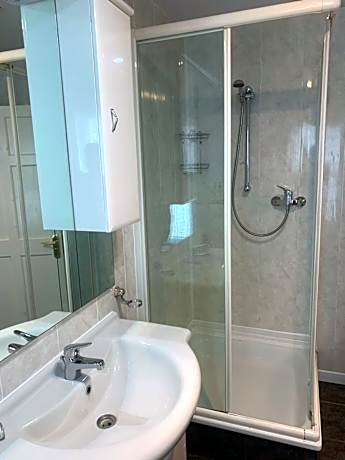 Luxury Four-Poster Room (Front)