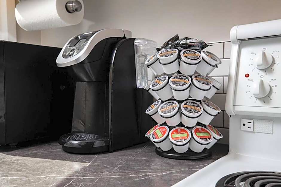 Quiet Area Near Downtown Walkable To Cafes