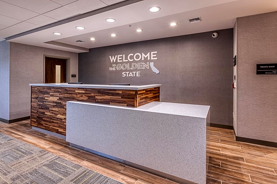 Hampton Inn & Suites Bakersfield Central