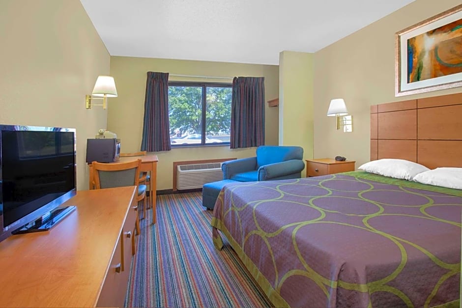 Super 8 by Wyndham Evansville East