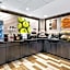 La Quinta Inn & Suites by Wyndham DC Metro Capitol Beltway