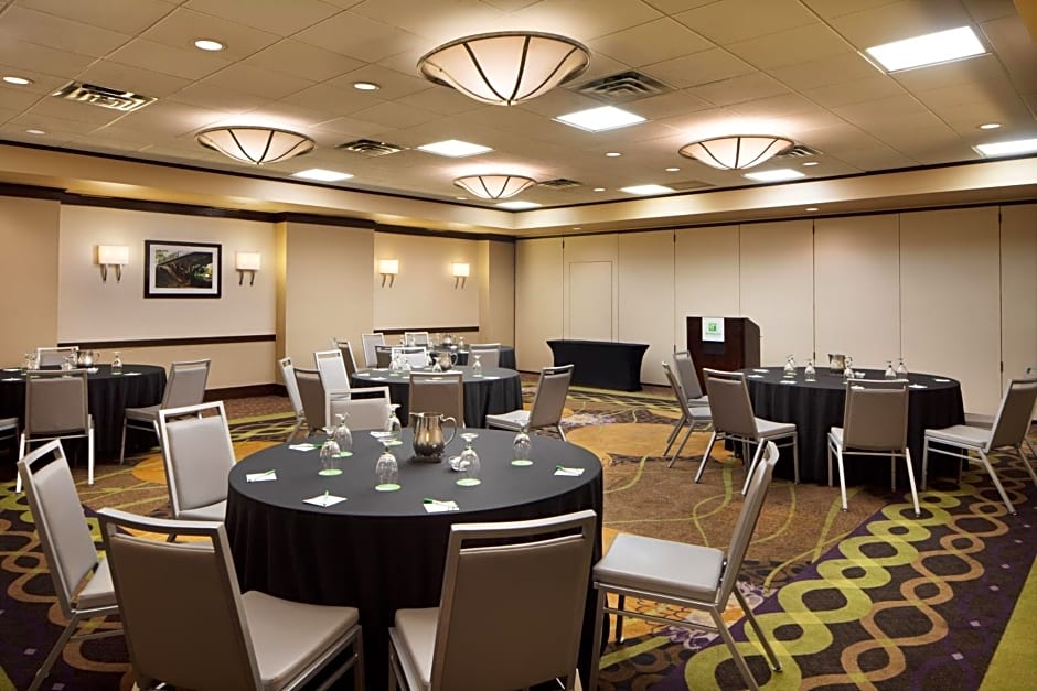 Holiday Inn Clark - Newark, an IHG Hotel
